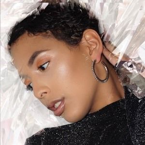 Meet your Posher, Thalia